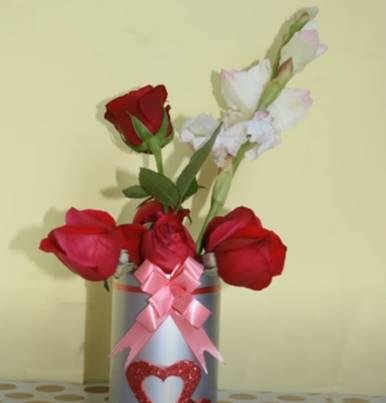 A vase with red and white flowers Description automatically generated with medium confidence