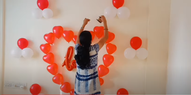 Tie three balloons together, prepare at least 6 sets, and decorate them